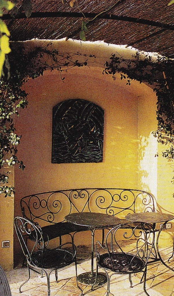Photo by Henry Bourne. House and Garden; J uly 1999.