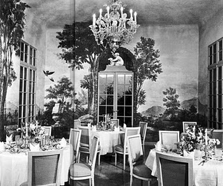 The dining room at Villa Fiorentina with decorative trompe l'oeil murals by Martin Battersby.