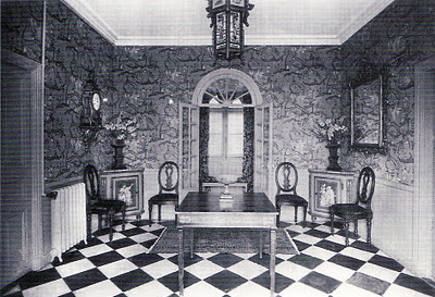 The dining room at Château Sainte-Claire.
