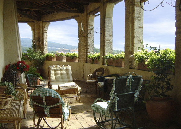 Today the terrace remains furnished with much of the same furniture. Photo via CT Travel.
