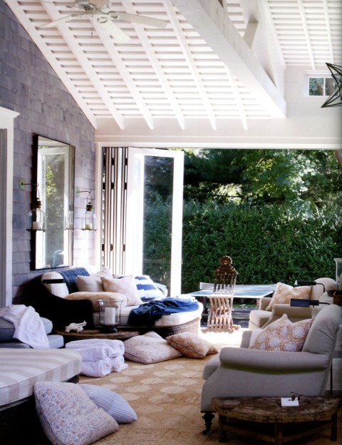 An outdoor room in the Hamptons designed by Jeffrey Bilhuber. Photo by Wlliam Abranowicz.