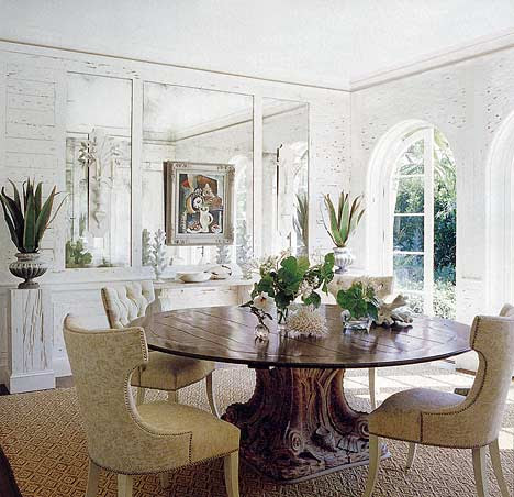 The dining room in the same Hobe Sound villa decorated by Tom Scheerer. From Elle Decor.